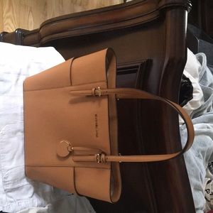 Micheal Kors Jet Set Tote